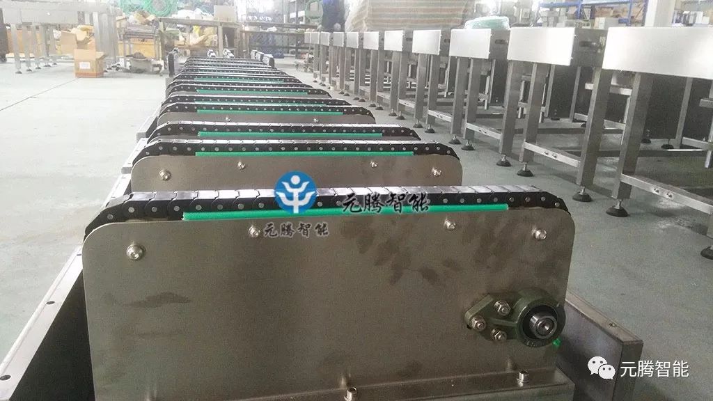 準備發(fā)貨中的移載機 準備發(fā)貨中的移載機